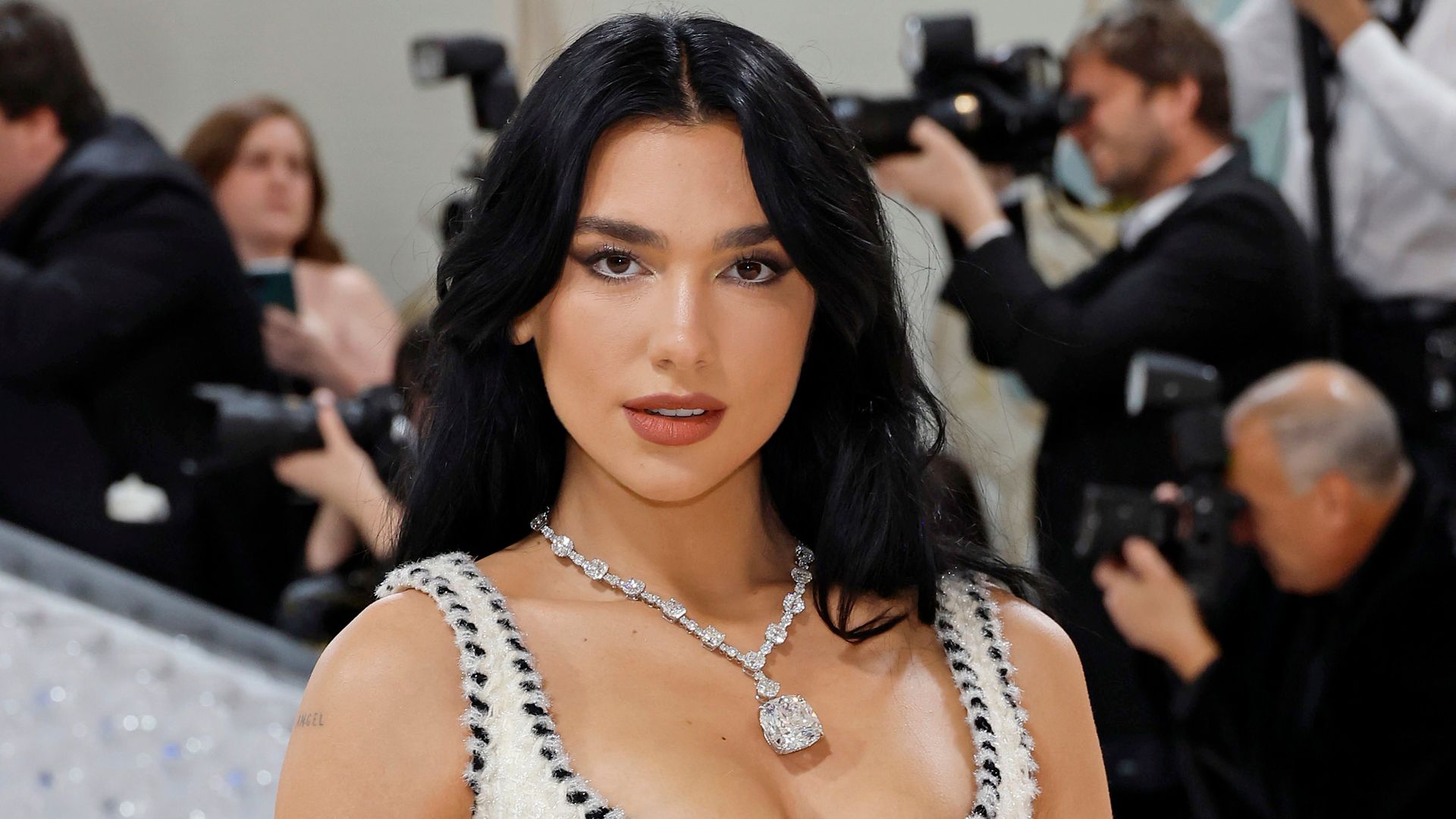 Dua Lipa attends The 2023 Met Gala Celebrating "Karl Lagerfeld: A Line Of Beauty" at The Metropolitan Museum of Art on May 01, 2023 in New York City. 