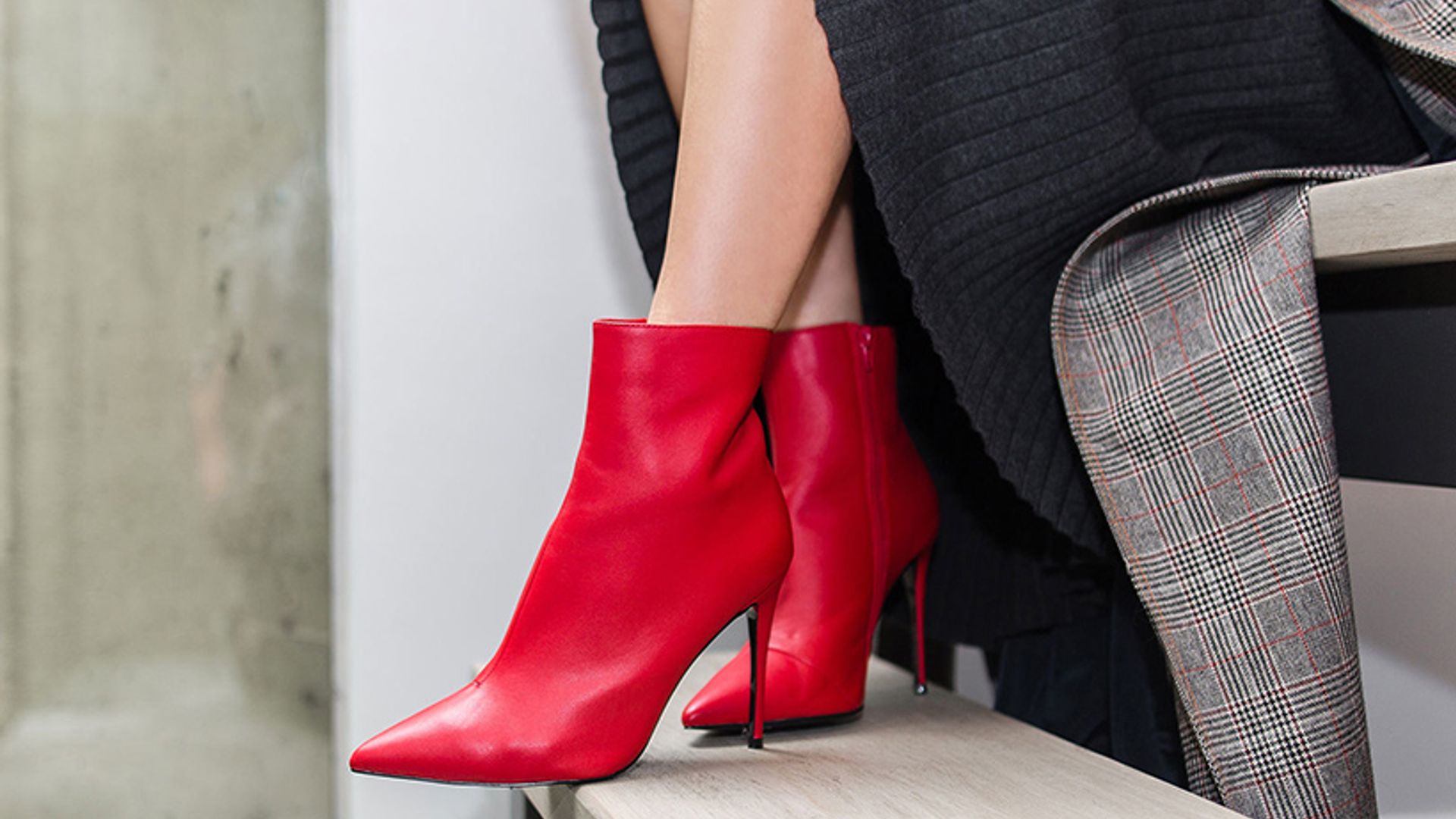 Gucci - Black Suede Red Heel Ankle Boots 37 | www.luxurybags.eu
