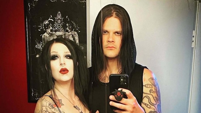 travis bacon and girlfriend angelina sambrotto mirror selfie