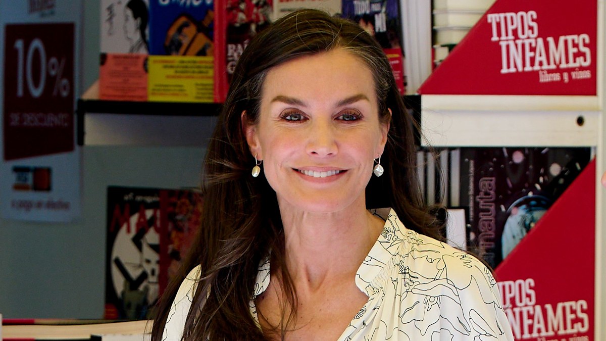Queen Letizia's printed midi dress is the perfect holiday wardrobe addition