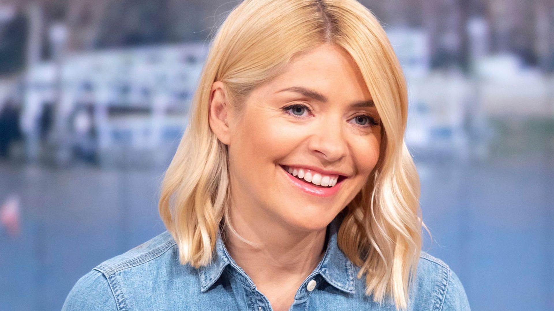 holly willoughby weight