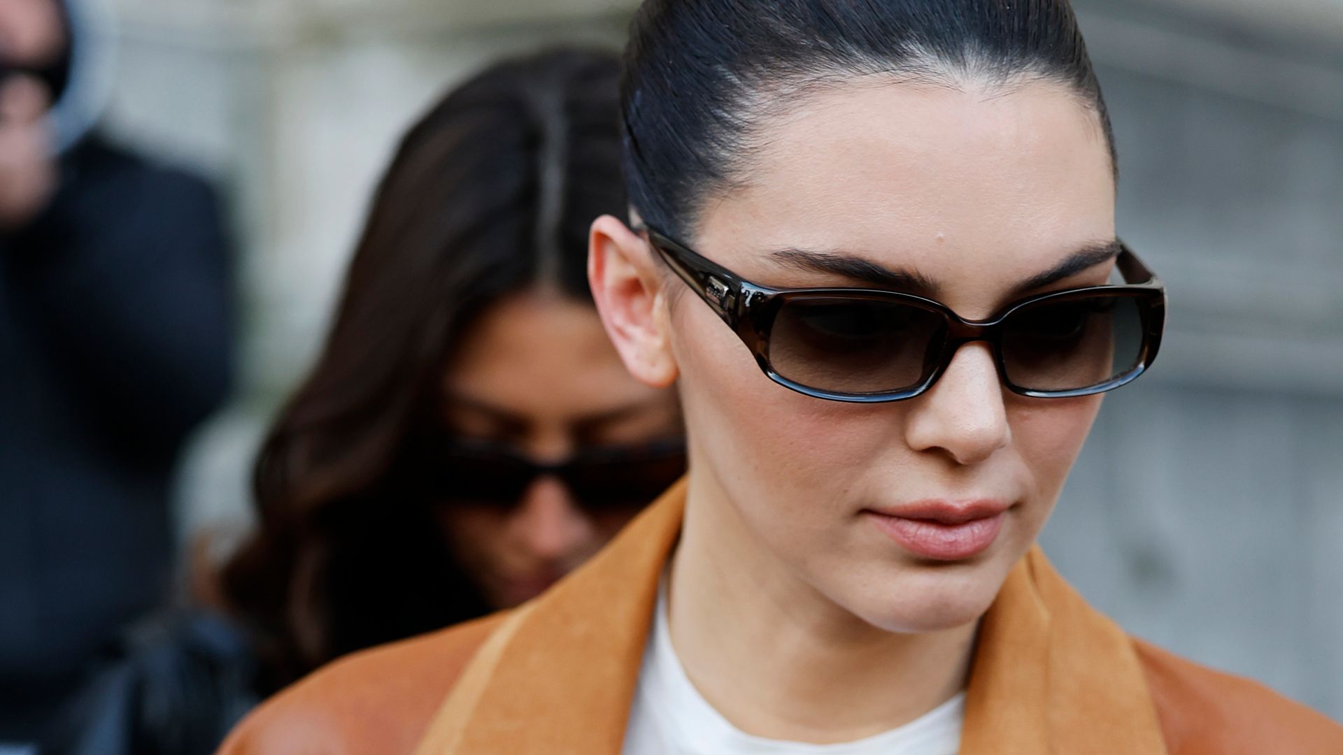 Kendall Jenner just wore the most ‘Old Money’ suede bag of all time