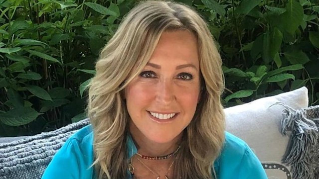 gma lara spencer wows toned physique