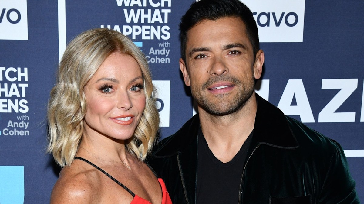 Kelly Ripa shares cheeky swimsuit picture with husband Mark Consuelos ...