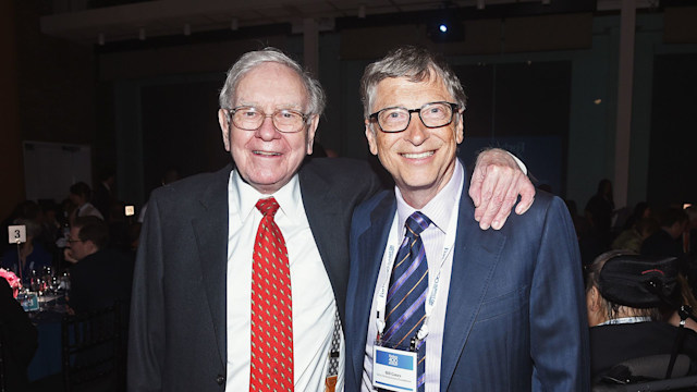 Warren Buffett (L) and Bill Gates attend the Forbes' 2015 Philanthropy Summit Awards Dinner on June 3, 2015 in New York City
