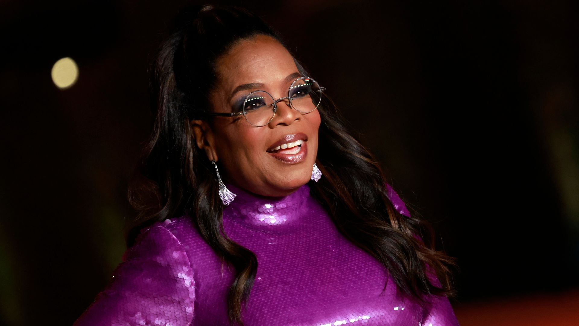 Oprah looks her slimmest yet as she showcases weight loss in latest ...