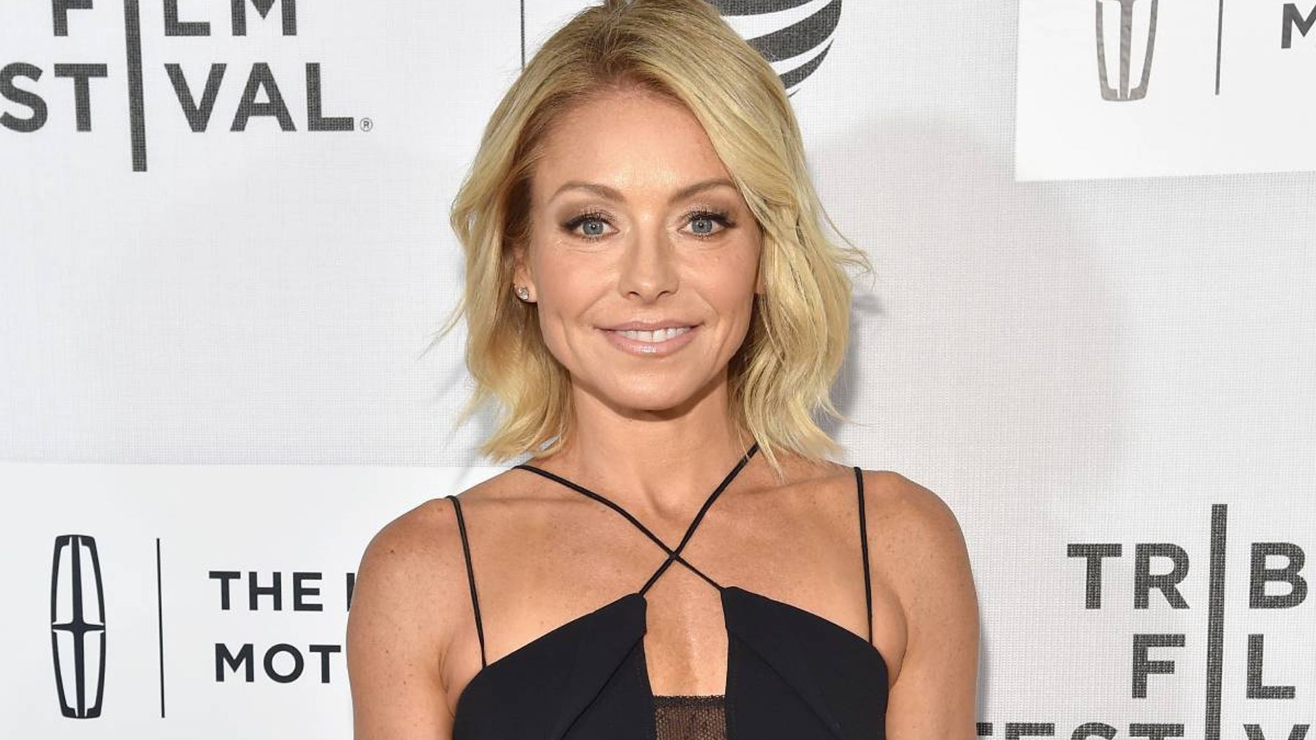 Kelly Ripa shares stormy beach photo - makes swimsuit confession