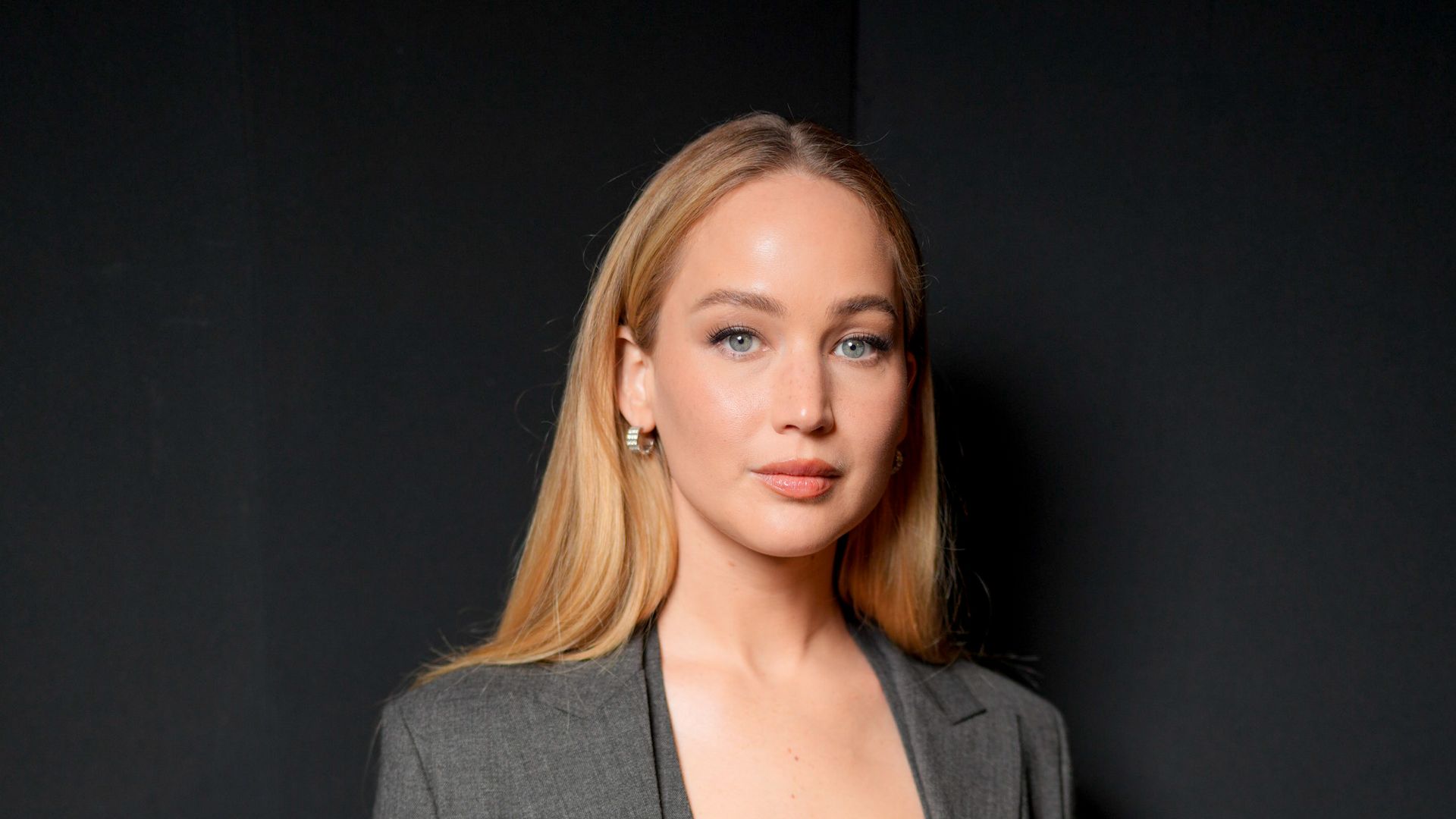 Jennifer Lawrence at Christian Dior RTW Fall 2024 as part of Paris Ready to Wear Fashion Week held at Jardin des Tuileries on February 27, 2024 in Paris, France. (Photo by Swan Gallet/WWD via Getty Images)