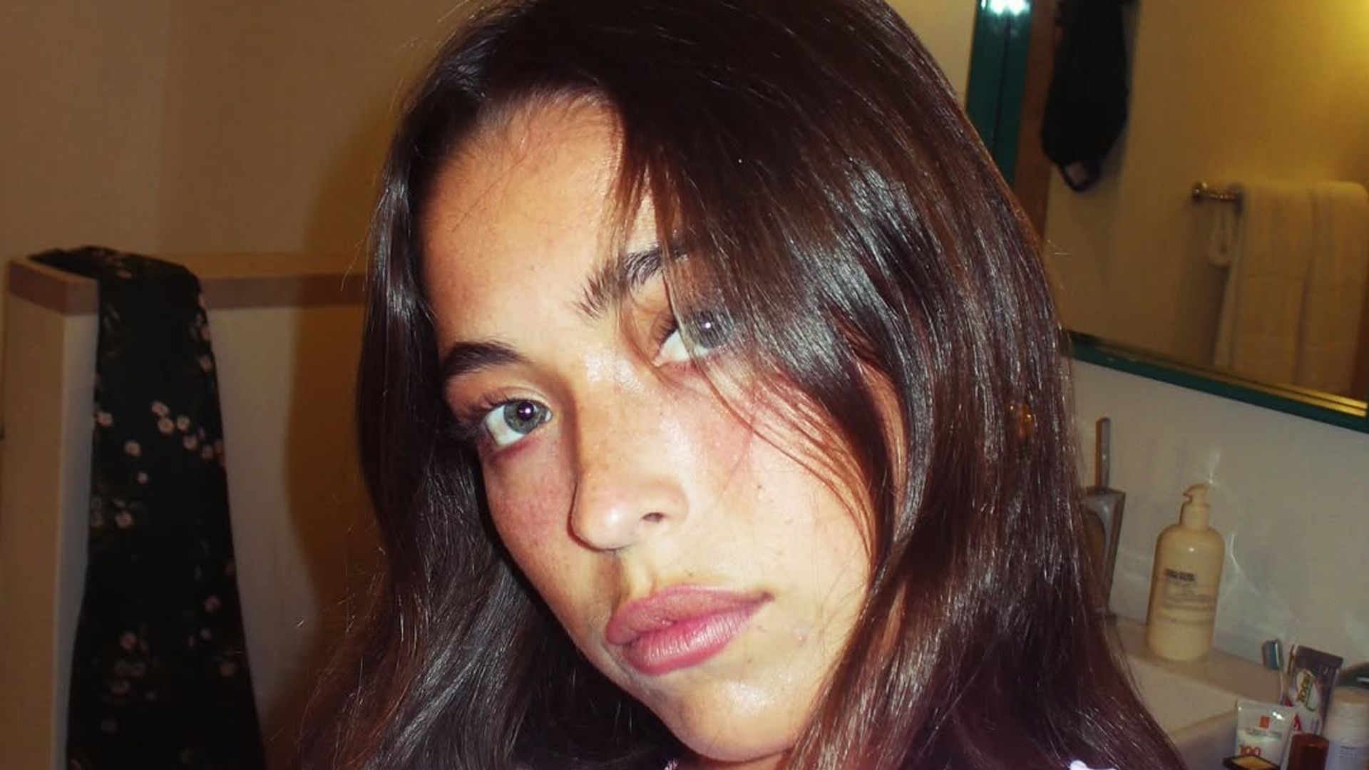 Lola Consuelos posts a selfie from inside her bathroom, shared on Instagram