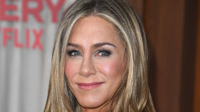 jennifer aniston in silver dress at murder mystery 2 premiere 