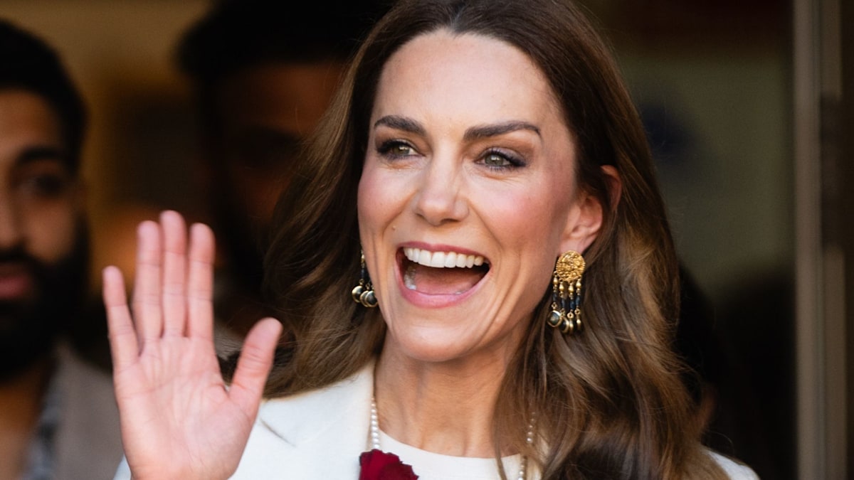 Princess Kate visits dance company as she steps out 300 miles away from husband Prince William
