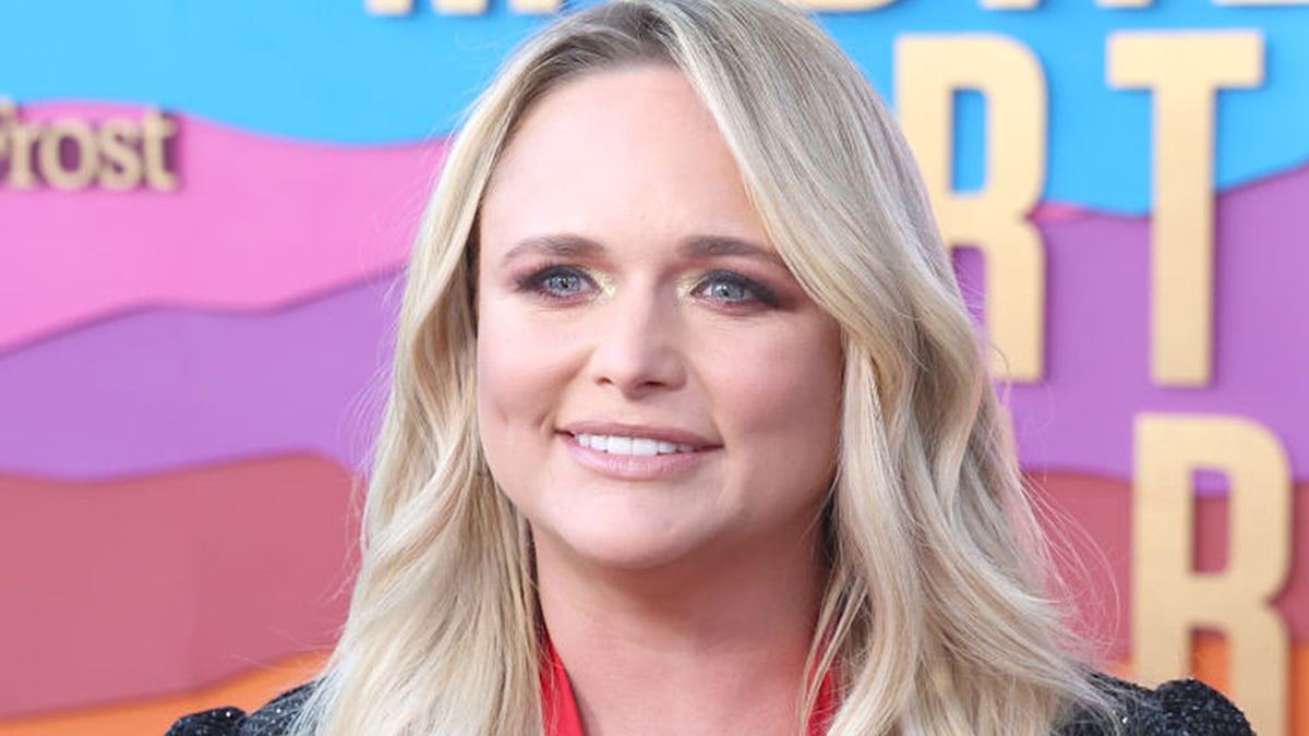 Miranda Lambert wows in sultry bodycon dress as she celebrates major ...