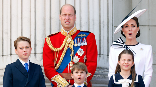 royal family on buckingham palace balcony 