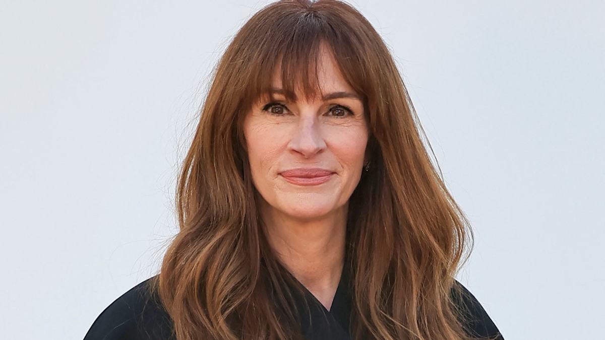 Julia Roberts posts new selfie and asks for 'prayers' as she makes social media return for important reason