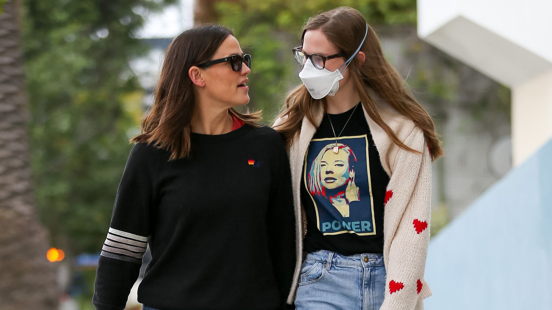 Jennifer Garner walking with daughter Violet Affleck 