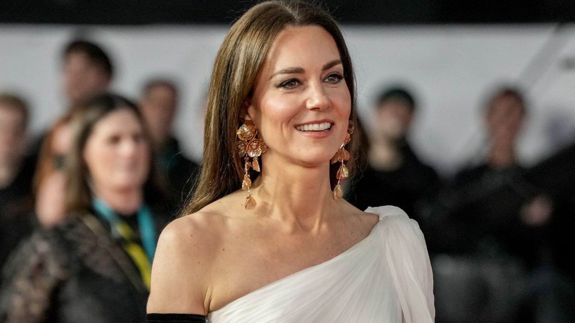 Kate Middleton Rewears a Pair of Bold, Under $100 Earrings
