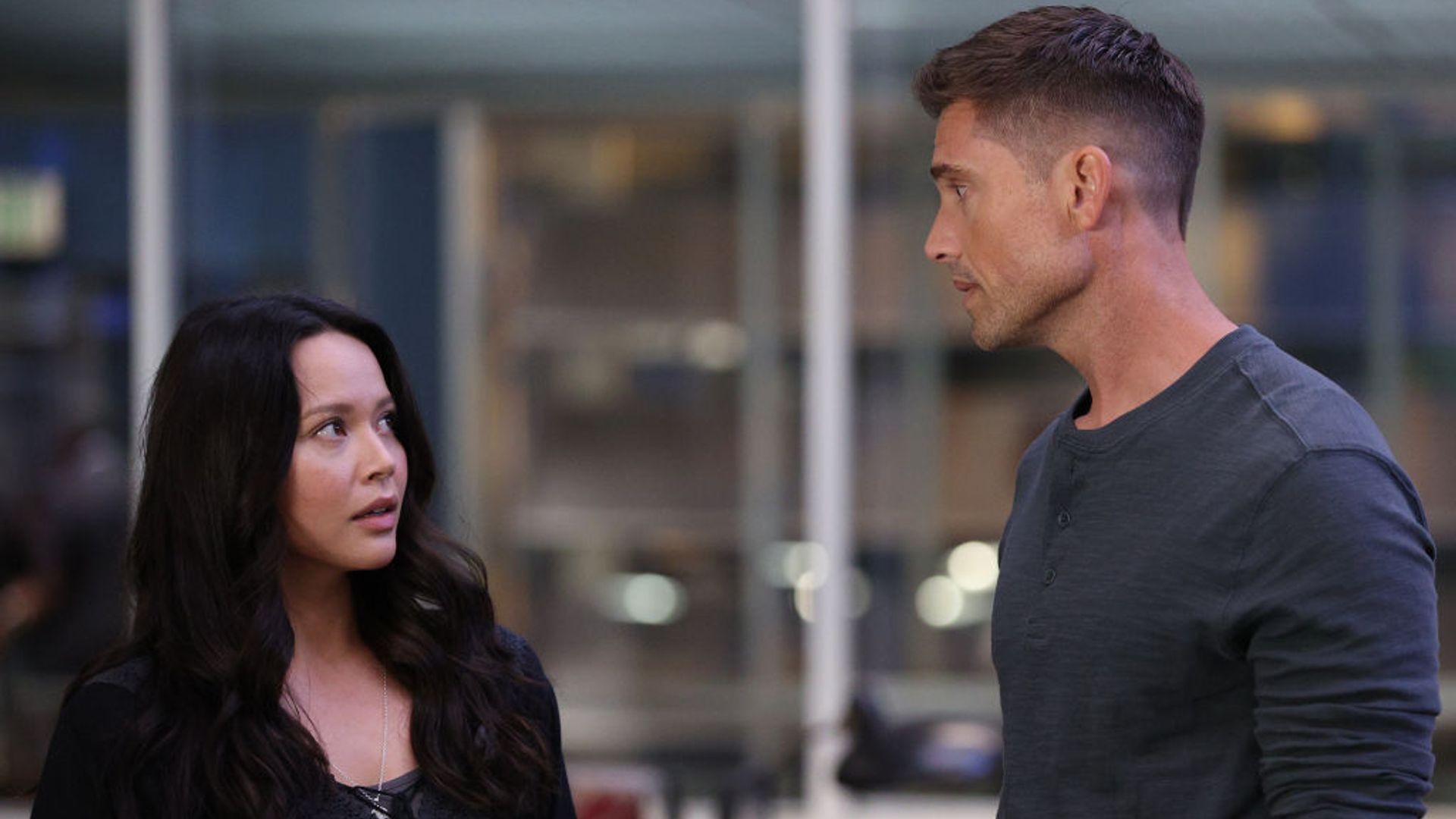 Eric Winter and Melissa O'Neill as Tim and Lucy in The Rookie