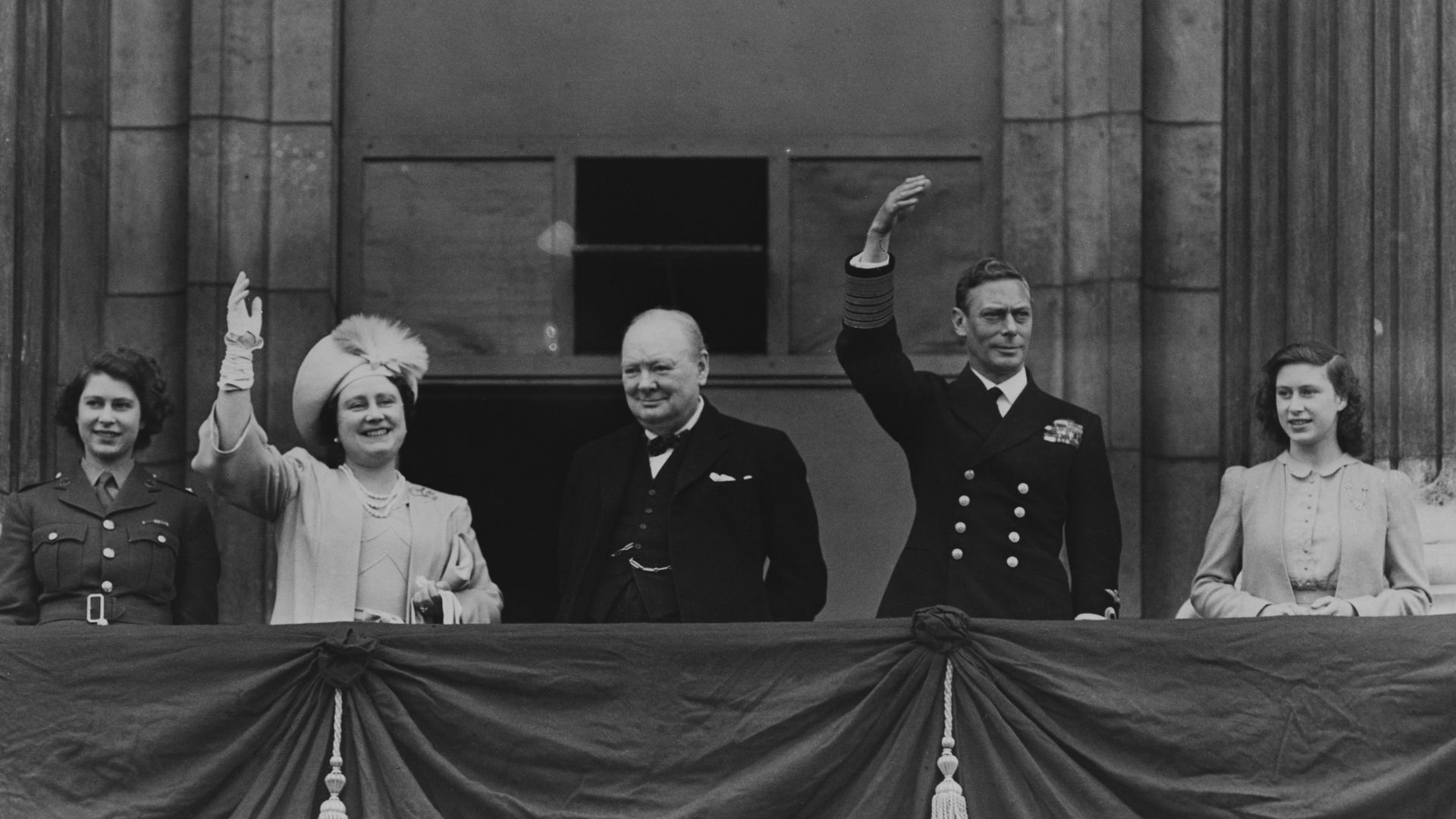 The Queen, The Queen Mother, Winston Churchill, King George VI and Princess Margaret waving from Buckingham Palace