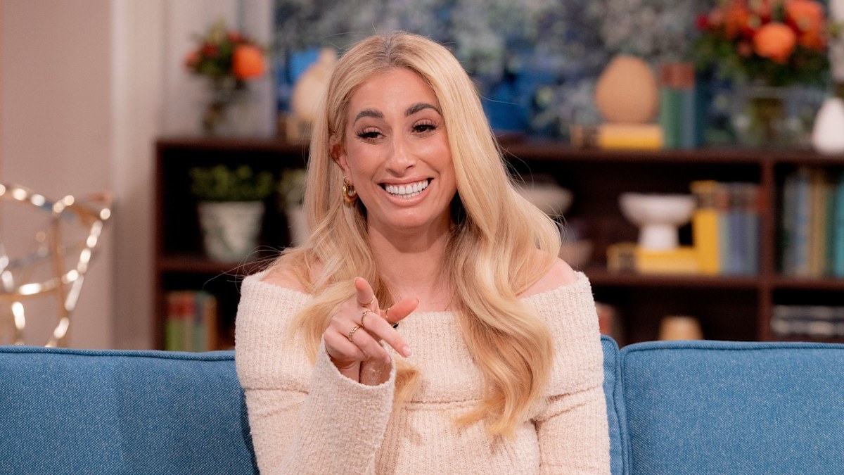 Stacey Solomon unveils Barbie spray paint makeover at home: ‘Here she is’