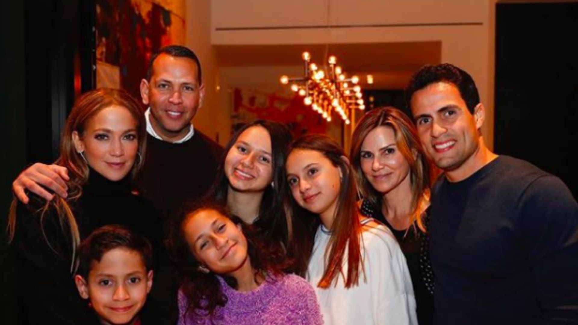 Jennifer Lopez's daughter Emme looks identical to stepsister Ella in new photo
