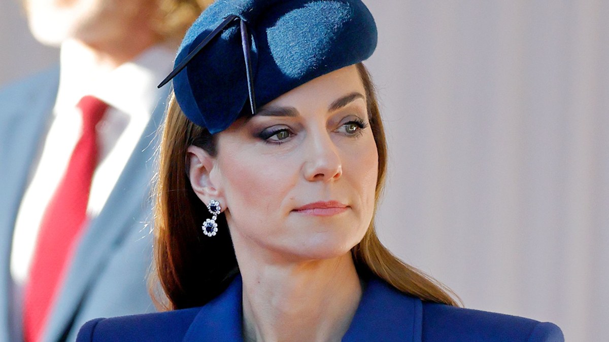 Princess Kate performs the perfect double curtsy to Queen Camilla - watch