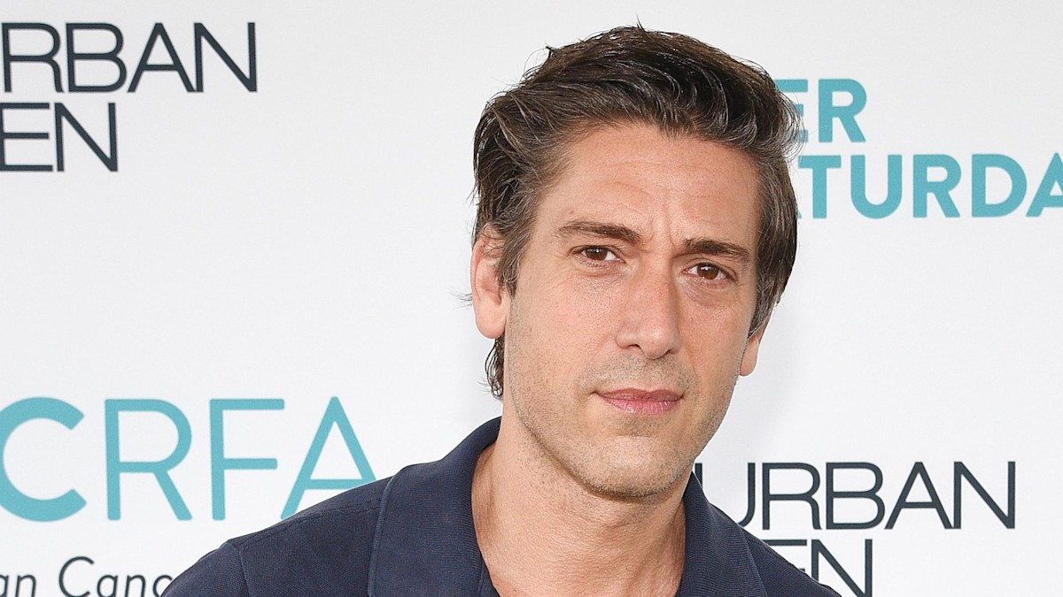 ABC's David Muir looks extremely dapper in new photo — joined by a surprise set of co-stars