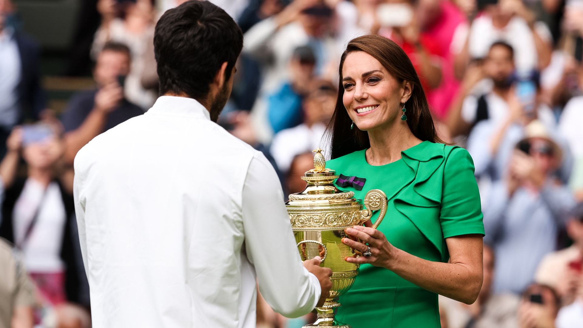 Kate Middleton gives the trophy to Carlos Alcaraz - Wimbledon 2023