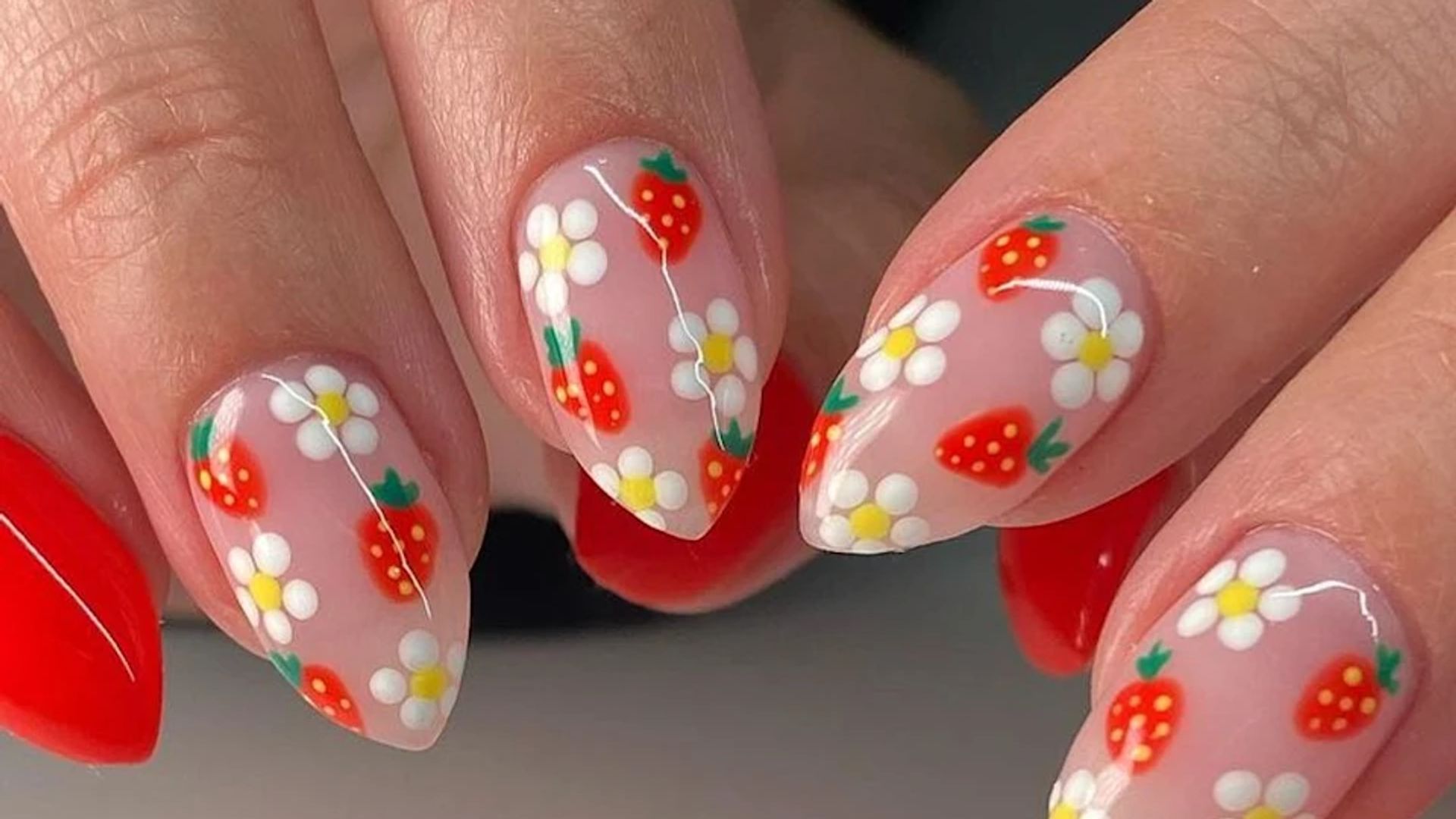 Strawberry spring nails 