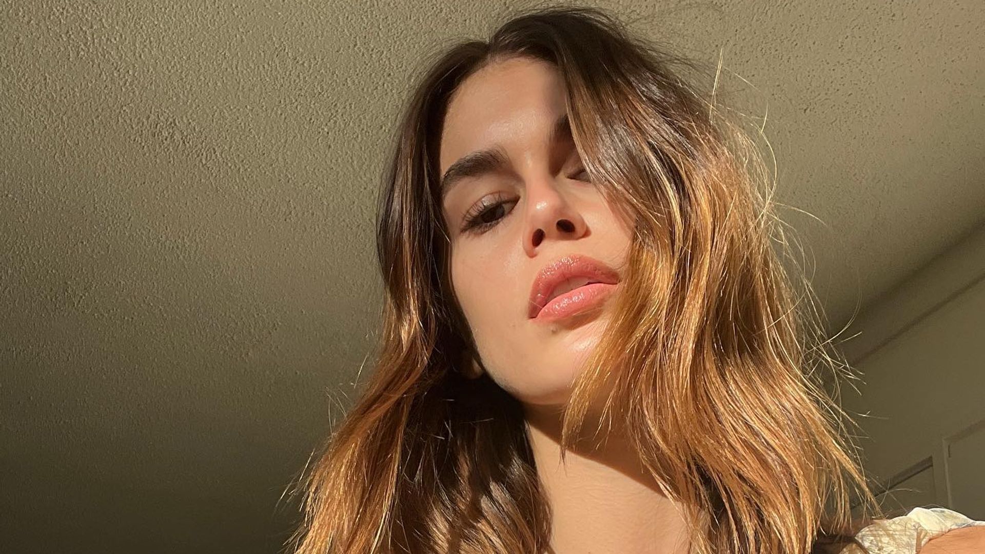 Kaia Gerber’s micro specs are the ultimate cool-girl trend of 2025