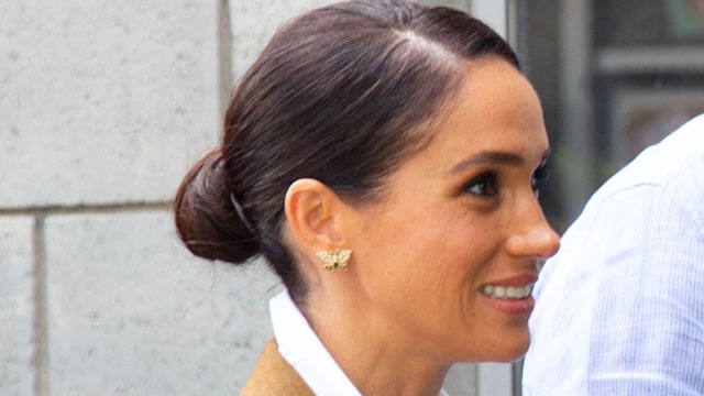 Meghan markle side on with harry