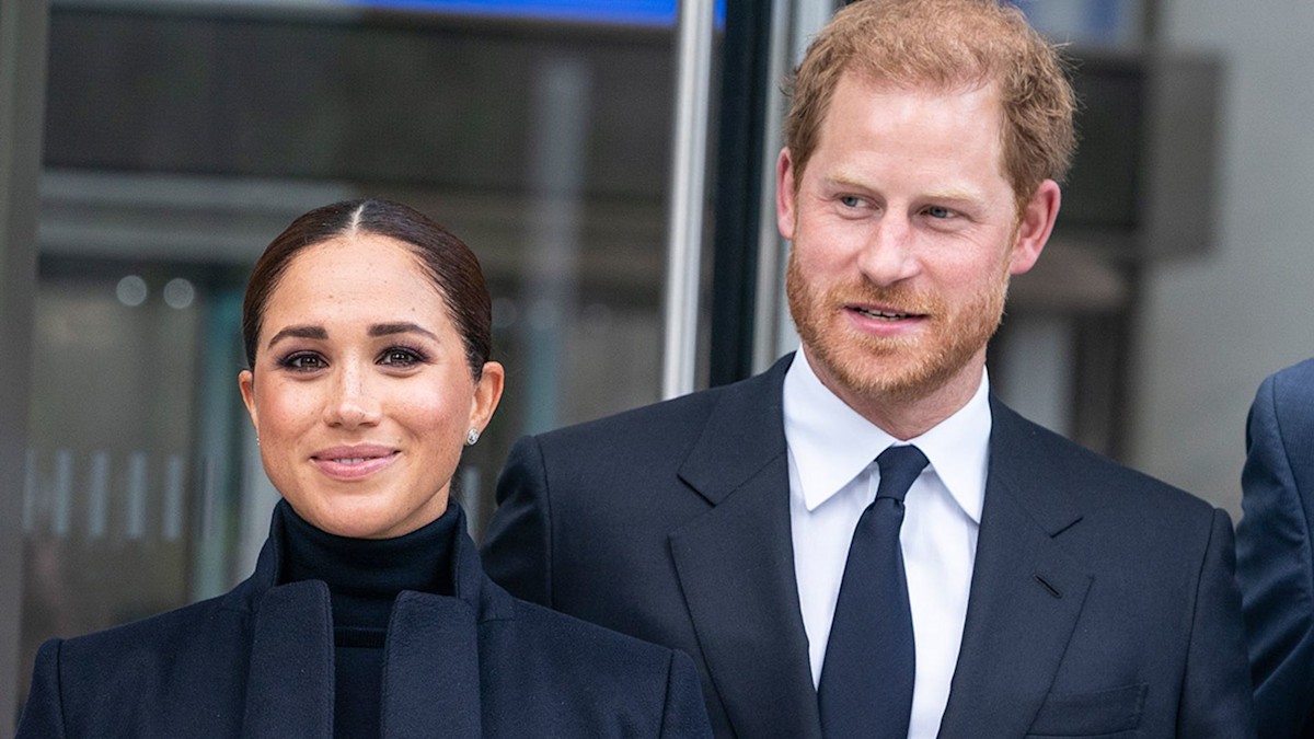 Why Prince <b>Harry</b> and Meghan Markle&apos;s timing of Queen visit was so sign...