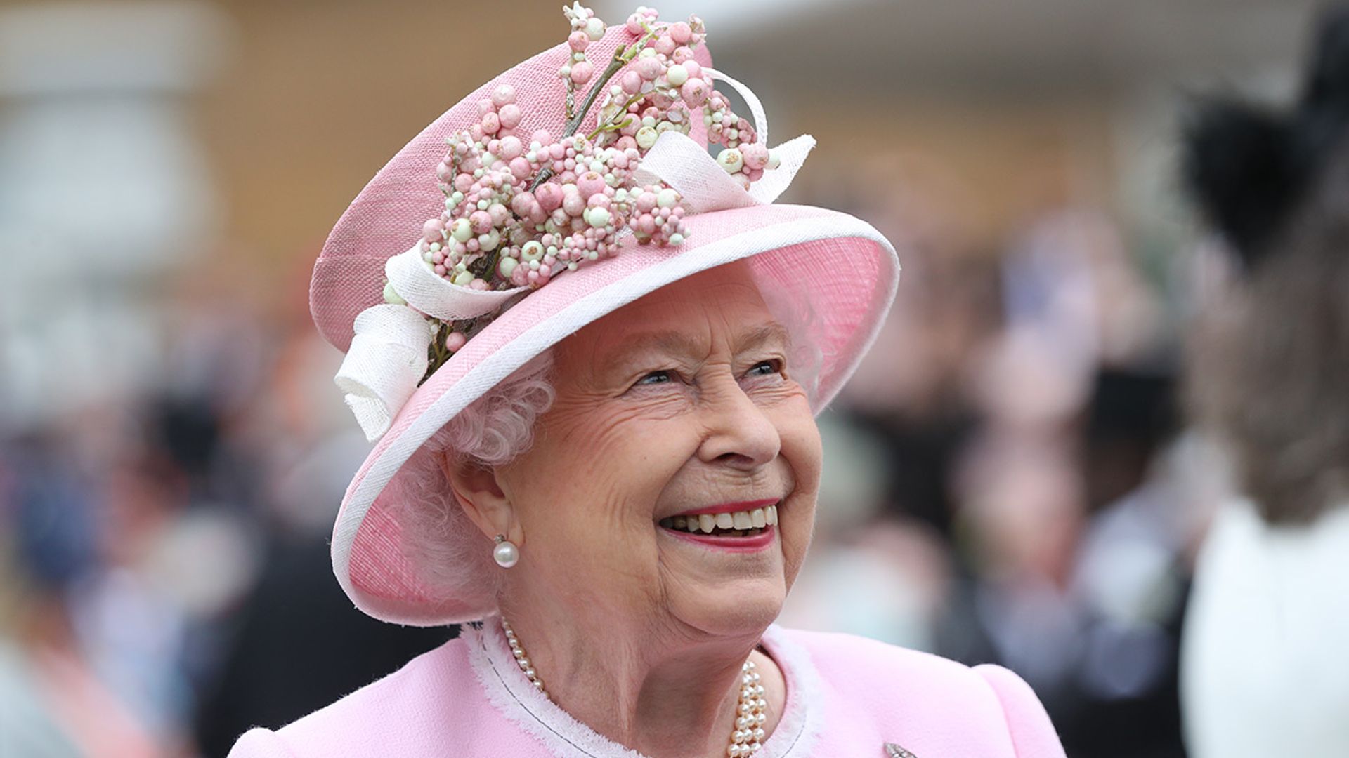 the queen in pink