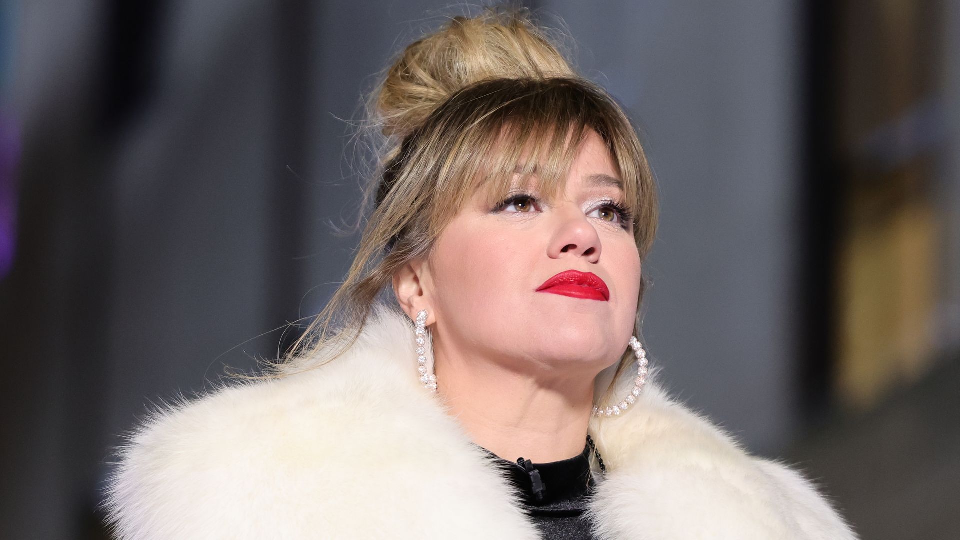Kelly Clarkson sends personal message to police following eventful Las