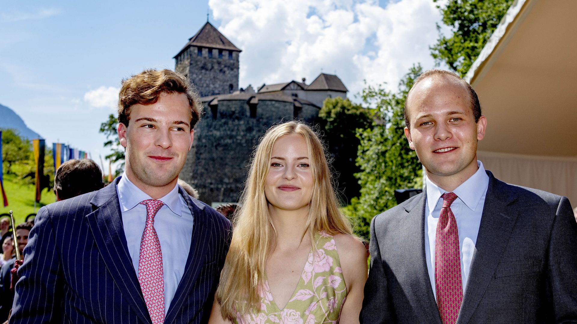 Prince Georg standing with Princess Marie-Caroline and Prince Joseph Wenzel