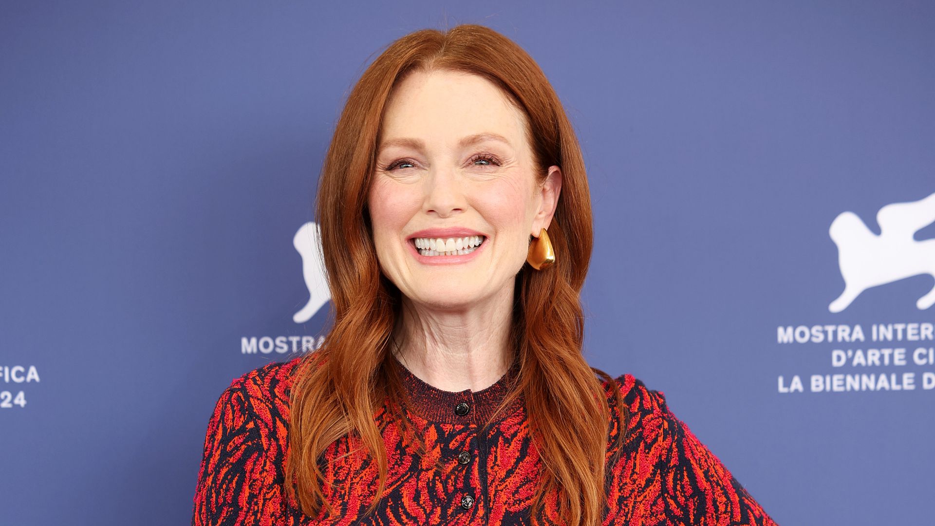 julianne moore in red patterned dress