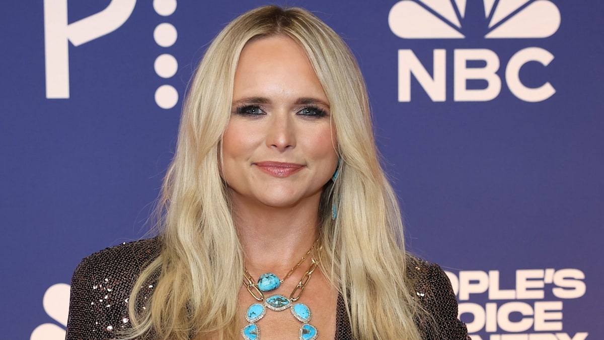 Miranda Lambert goes back to her roots as fans go wild for her new look