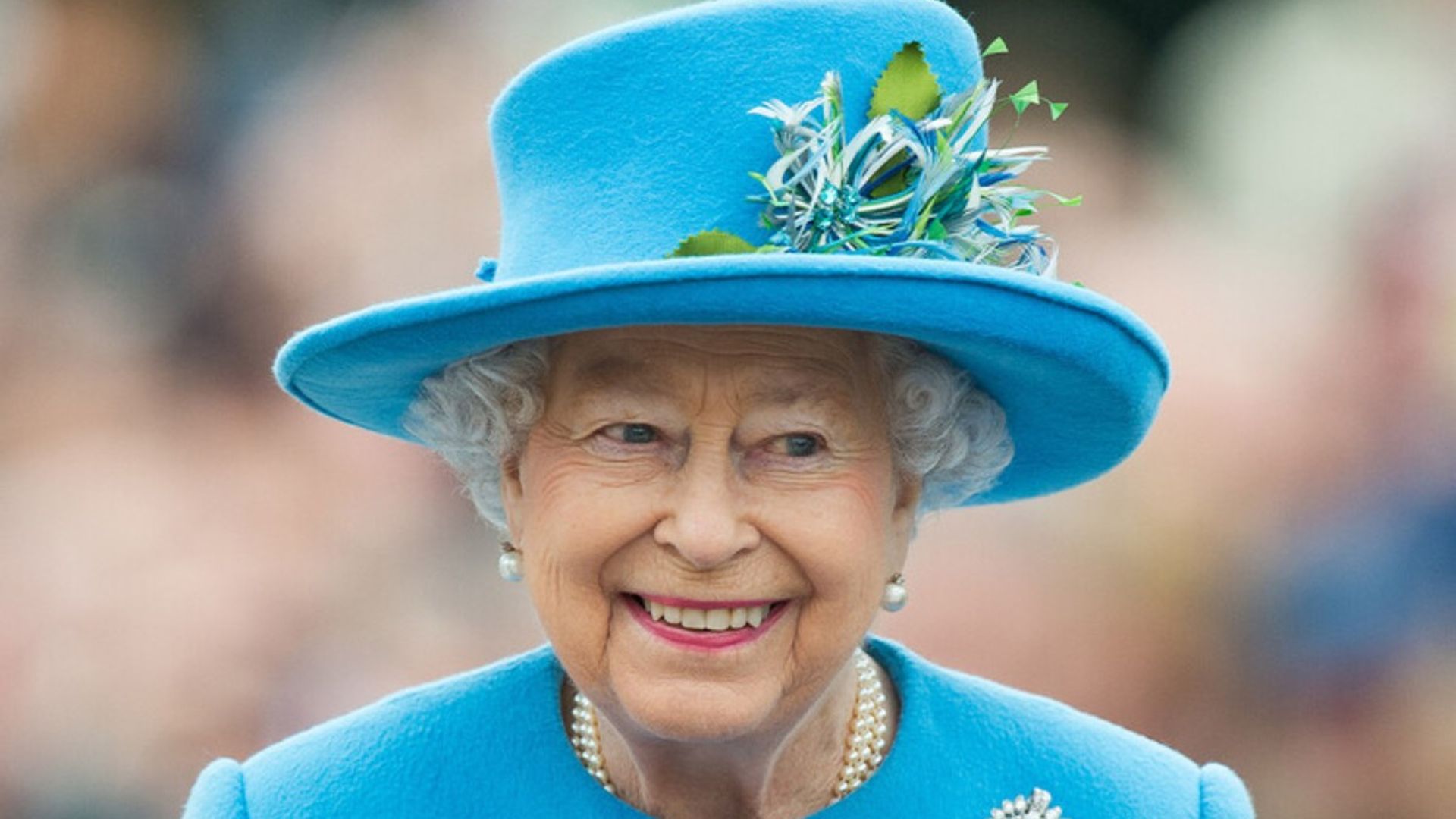 the queen in blue outfit