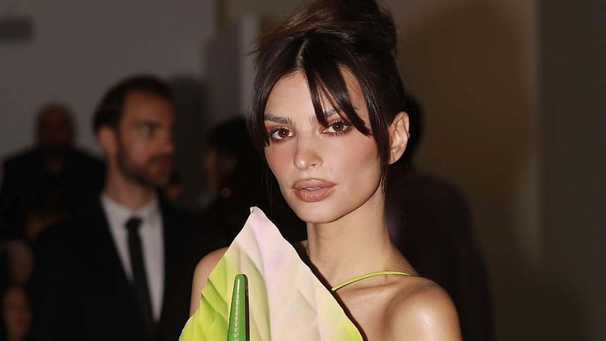 Emily Ratajkowski’s risqué Brazilian bikini wardrobe has us excited for summer