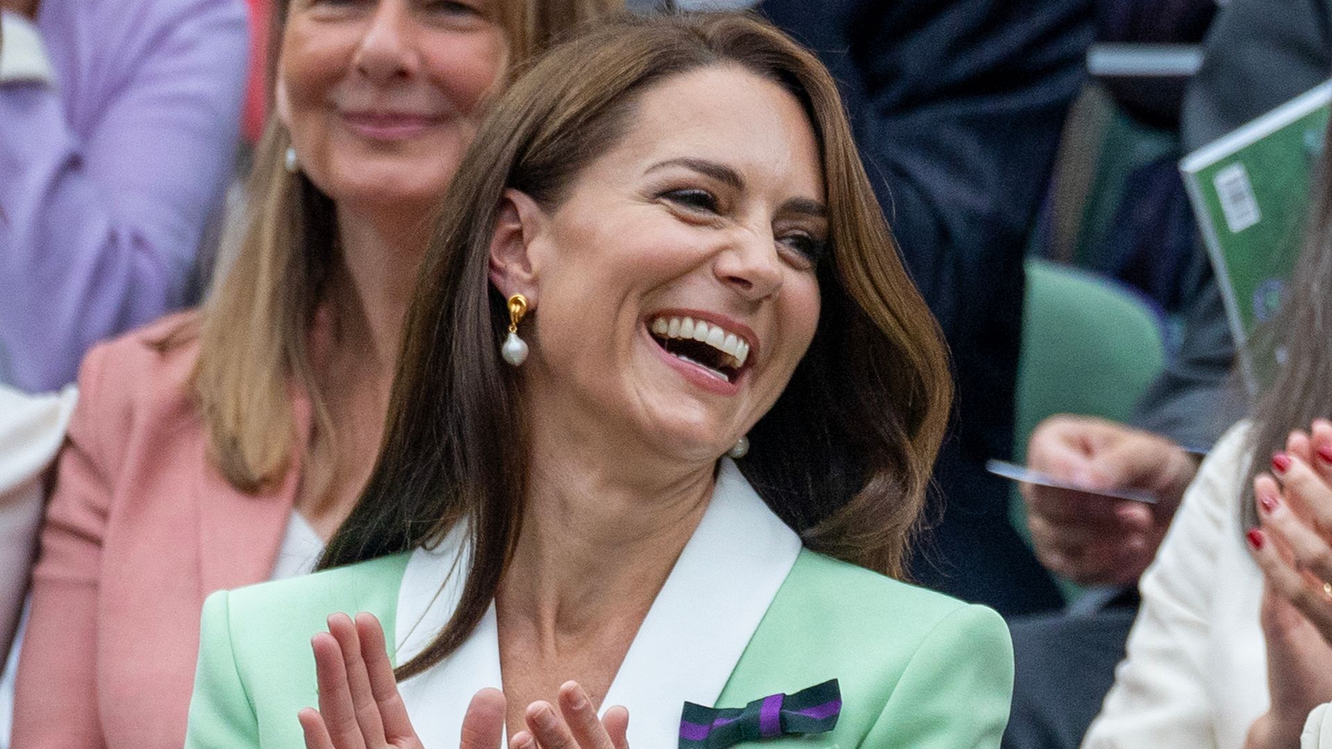kate middleton clapping in Centre Court's Royal Box
