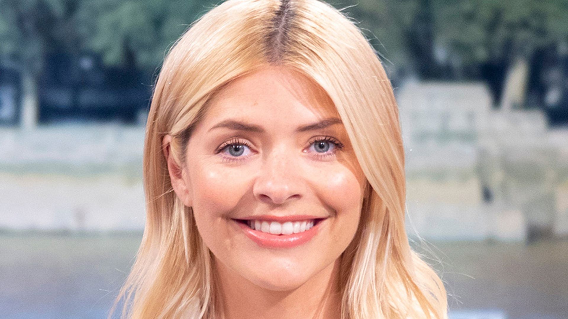holly willoughby navy blue dress nude high heels this morning