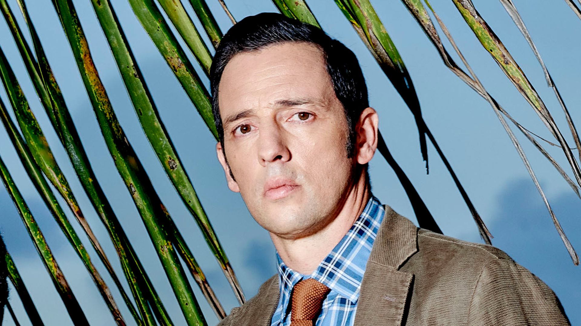 Ralf Little in Death In Paradise