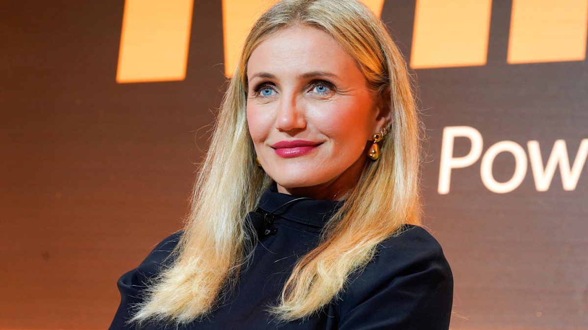 Cameron Diaz sparkles in fitted sequin top for star-studded night out — and has epic A-List reunion