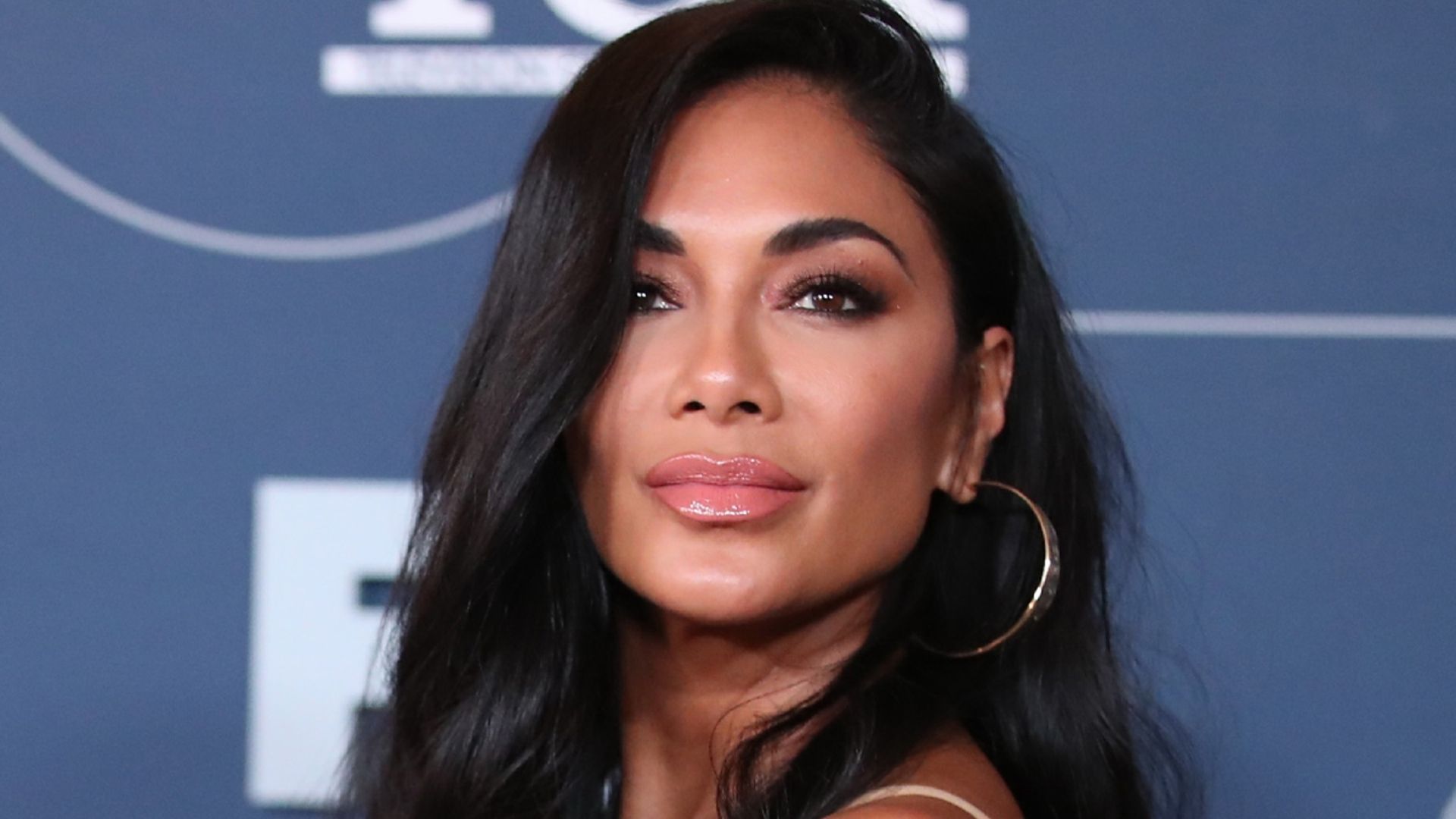 Nicole Scherzinger shows off her flexibility in black top and