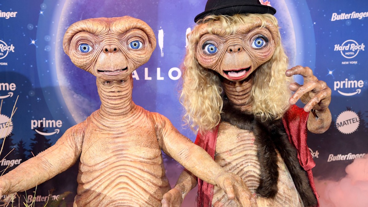 Heidi Klum and Tom Kaulitz twin in matching ET Halloween costumes