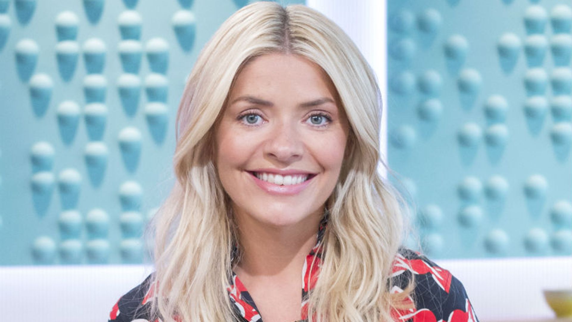 Holly Willoughby sets off to Dancing on Ice in brightest outfit yet