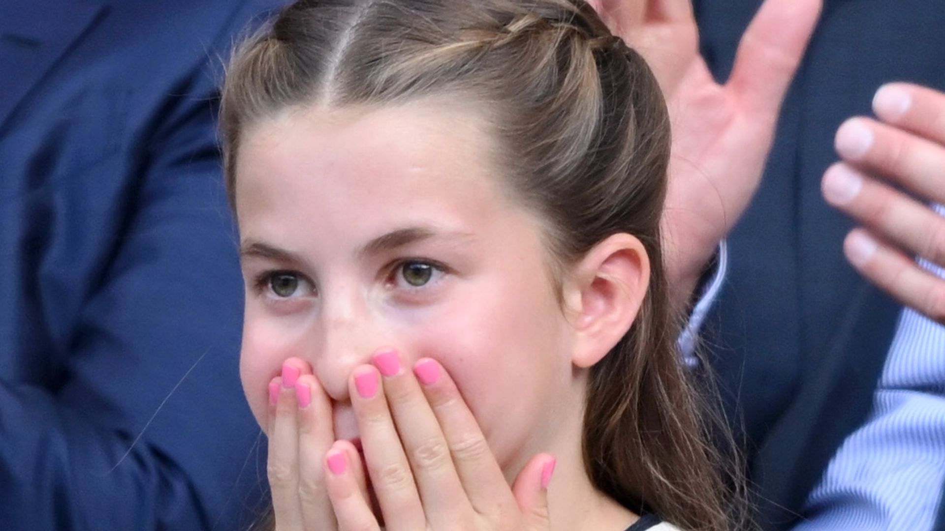 Charlotte also sported pink nails, too!