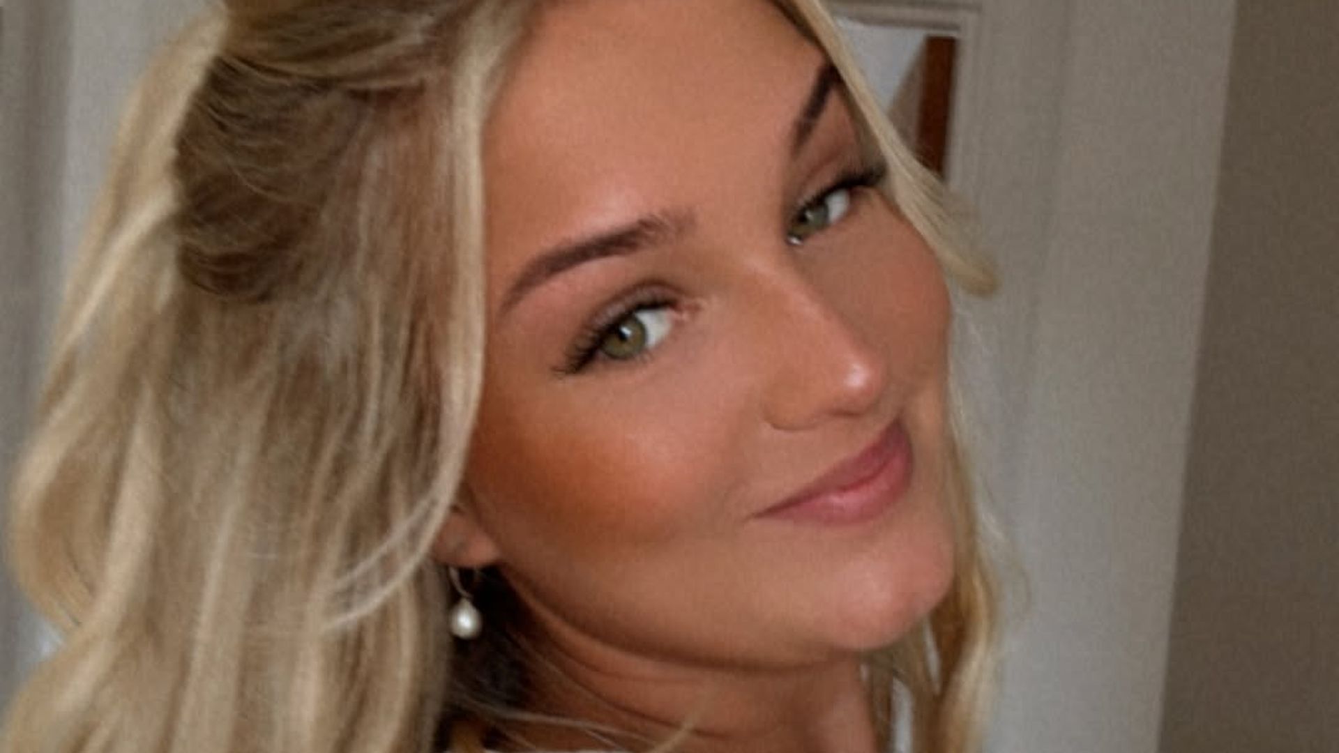 woman with blonde hair taking selfie