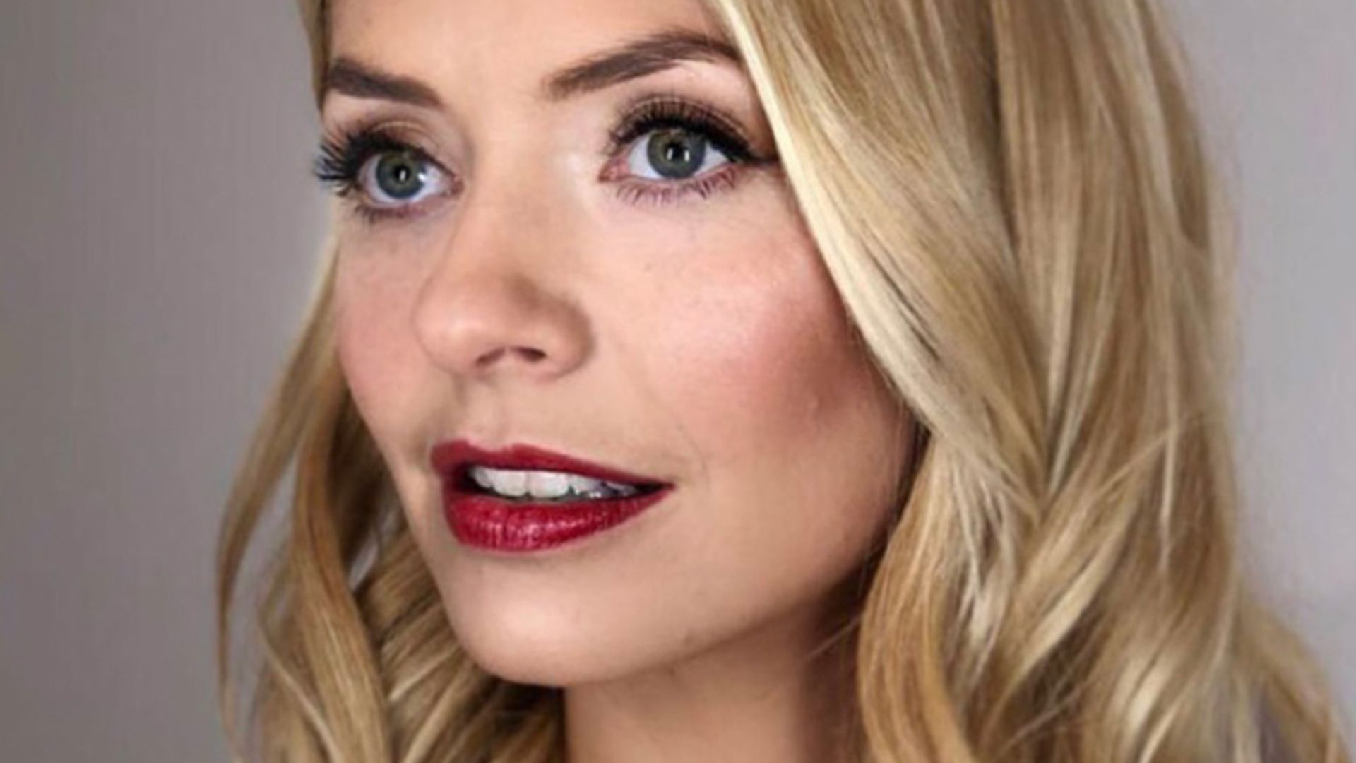 holly willoughby red lipstick