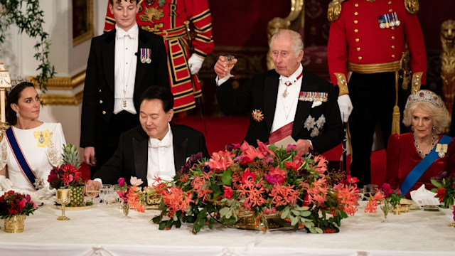The King raises a toast at the South Korea state banquet