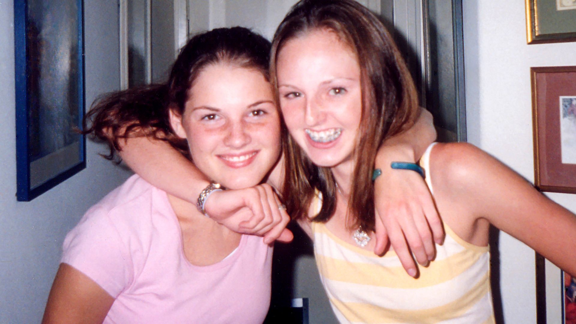 teen girls who are friends in the 1990s